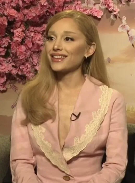 Ariana Grande artist photograph